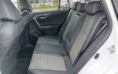 Toyota RAV4, 2023 год, 3 950 000 рублей, 21 фотография