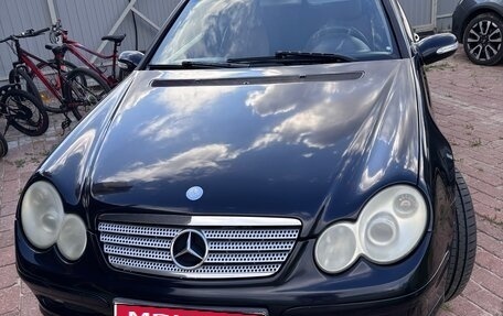 Mercedes-Benz C-Класс, 2005 год, 650 000 рублей, 1 фотография