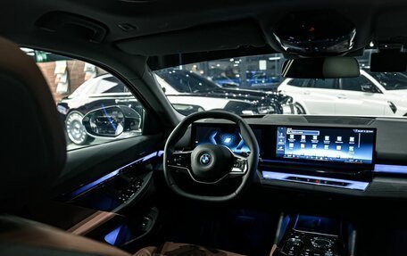 BMW 5 серия, 2025 год, 7 990 000 рублей, 15 фотография