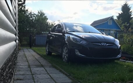 Hyundai Solaris II рестайлинг, 2011 год, 835 000 рублей, 1 фотография