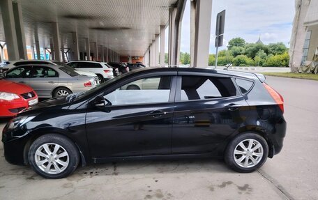 Hyundai Solaris II рестайлинг, 2011 год, 835 000 рублей, 2 фотография