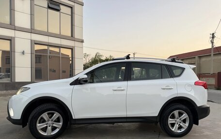 Toyota RAV4, 2014 год, 2 170 000 рублей, 14 фотография