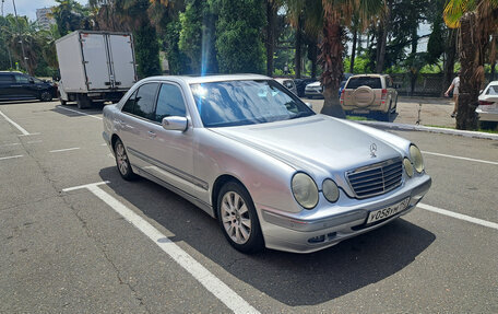 Mercedes-Benz E-Класс, 2000 год, 560 000 рублей, 3 фотография