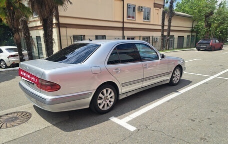 Mercedes-Benz E-Класс, 2000 год, 560 000 рублей, 2 фотография