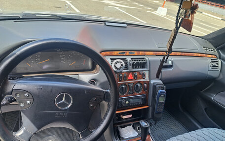 Mercedes-Benz E-Класс, 2000 год, 560 000 рублей, 7 фотография