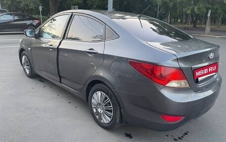 Hyundai Solaris II рестайлинг, 2011 год, 480 000 рублей, 5 фотография