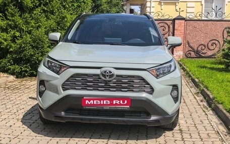 Toyota RAV4, 2020 год, 3 350 000 рублей, 9 фотография