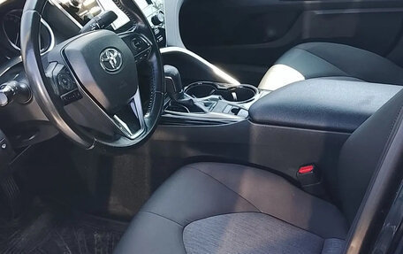 Toyota Camry, 2018 год, 2 200 000 рублей, 8 фотография