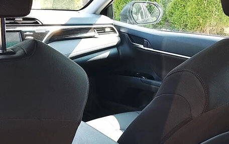 Toyota Camry, 2018 год, 2 200 000 рублей, 10 фотография