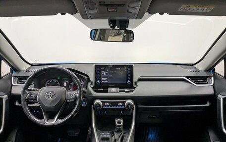 Toyota RAV4, 2019 год, 2 525 000 рублей, 25 фотография