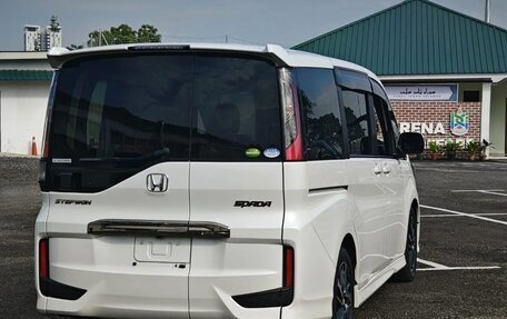 Honda Stepwgn IV, 2018 год, 1 610 000 рублей, 5 фотография