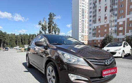 Hyundai Solaris II рестайлинг, 2015 год, 880 000 рублей, 1 фотография