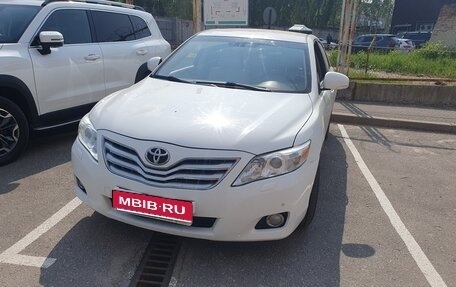 Toyota Camry, 2011 год, 700 000 рублей, 1 фотография