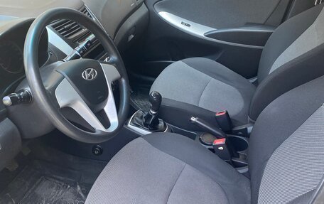 Hyundai Solaris II рестайлинг, 2011 год, 720 000 рублей, 7 фотография