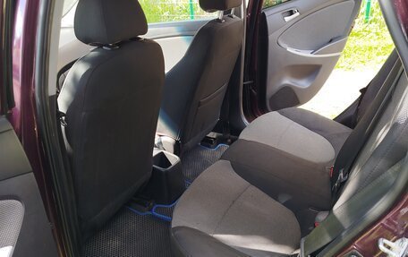 Hyundai Solaris II рестайлинг, 2012 год, 690 000 рублей, 23 фотография
