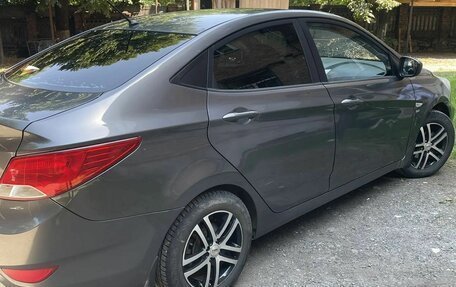 Hyundai Solaris II рестайлинг, 2011 год, 630 000 рублей, 4 фотография