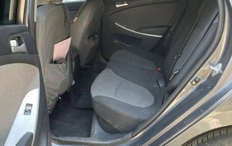 Hyundai Solaris II рестайлинг, 2011 год, 630 000 рублей, 9 фотография