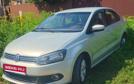 Volkswagen Polo VI (EU Market), 2012 год, 750 000 рублей, 2 фотография