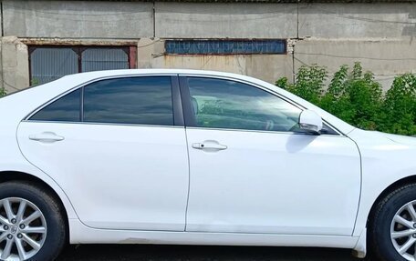 Toyota Camry, 2011 год, 700 000 рублей, 2 фотография