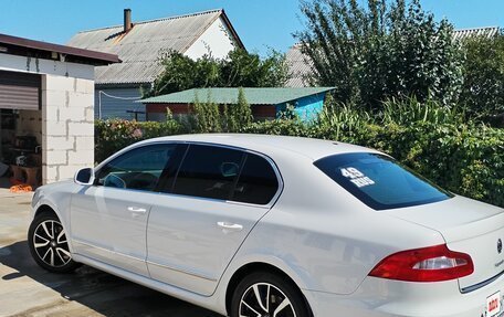 Skoda Superb III рестайлинг, 2012 год, 1 100 000 рублей, 2 фотография