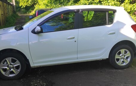 Renault Sandero II рестайлинг, 2014 год, 940 000 рублей, 2 фотография