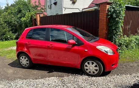 Toyota Yaris III рестайлинг, 2007 год, 400 000 рублей, 1 фотография