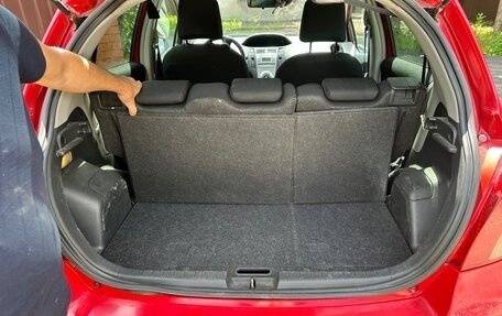 Toyota Yaris III рестайлинг, 2007 год, 400 000 рублей, 6 фотография