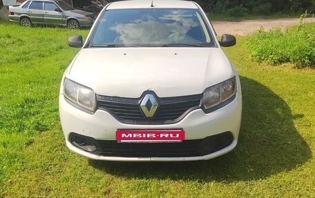 Renault Logan II, 2015 год, 450 000 рублей, 2 фотография