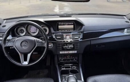 Mercedes-Benz E-Класс, 2013 год, 1 750 000 рублей, 4 фотография