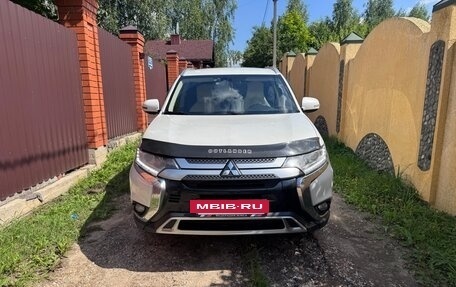 Mitsubishi Outlander III рестайлинг 3, 2019 год, 2 050 000 рублей, 7 фотография