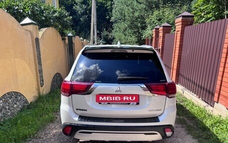 Mitsubishi Outlander III рестайлинг 3, 2019 год, 2 050 000 рублей, 4 фотография