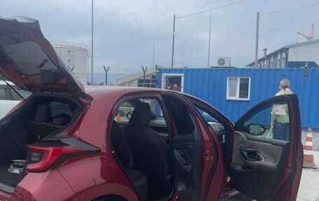 Toyota Yaris XP150 рестайлинг, 2023 год, 1 600 000 рублей, 5 фотография