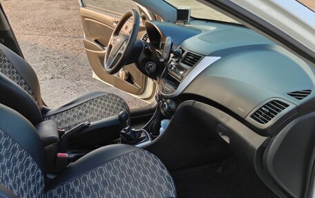Hyundai Solaris II рестайлинг, 2013 год, 450 000 рублей, 11 фотография