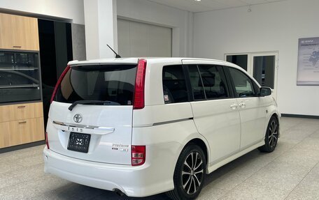 Toyota ISis I, 2010 год, 900 000 рублей, 4 фотография