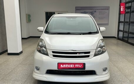 Toyota ISis I, 2010 год, 900 000 рублей, 2 фотография