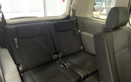 Toyota ISis I, 2010 год, 900 000 рублей, 7 фотография