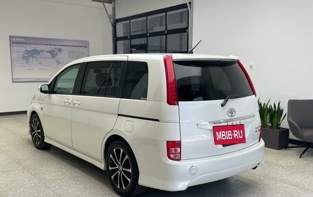 Toyota ISis I, 2010 год, 900 000 рублей, 8 фотография