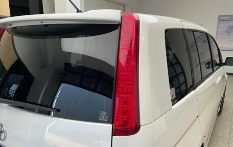 Toyota ISis I, 2010 год, 900 000 рублей, 11 фотография