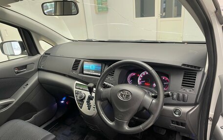 Toyota ISis I, 2010 год, 900 000 рублей, 16 фотография