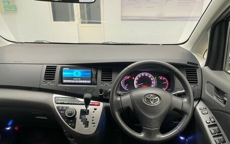 Toyota ISis I, 2010 год, 900 000 рублей, 17 фотография