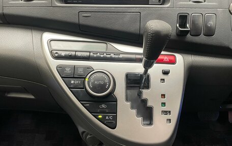 Toyota ISis I, 2010 год, 900 000 рублей, 18 фотография