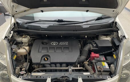 Toyota ISis I, 2010 год, 900 000 рублей, 28 фотография