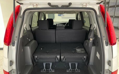 Toyota ISis I, 2010 год, 900 000 рублей, 27 фотография