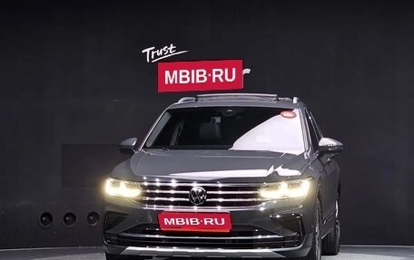 Volkswagen Tiguan II, 2023 год, 2 658 000 рублей, 1 фотография