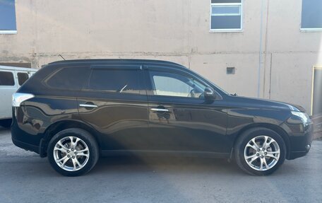 Mitsubishi Outlander III рестайлинг 3, 2013 год, 995 000 рублей, 8 фотография