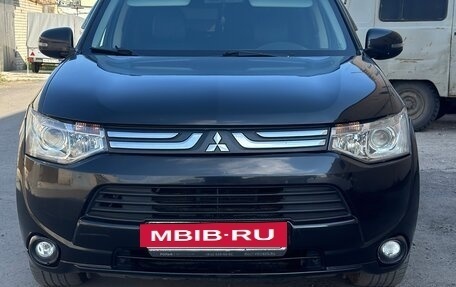 Mitsubishi Outlander III рестайлинг 3, 2013 год, 995 000 рублей, 2 фотография