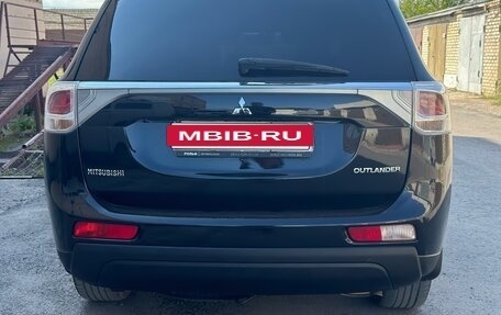 Mitsubishi Outlander III рестайлинг 3, 2013 год, 995 000 рублей, 6 фотография