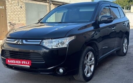 Mitsubishi Outlander III рестайлинг 3, 2013 год, 995 000 рублей, 3 фотография