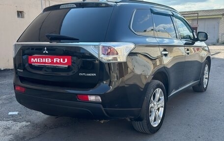 Mitsubishi Outlander III рестайлинг 3, 2013 год, 995 000 рублей, 7 фотография