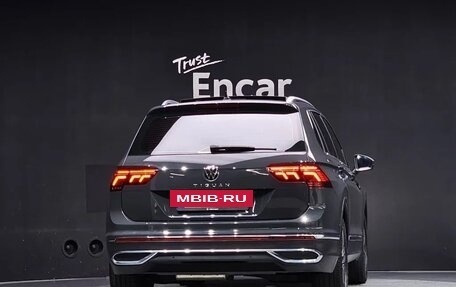 Volkswagen Tiguan II, 2023 год, 2 658 000 рублей, 3 фотография